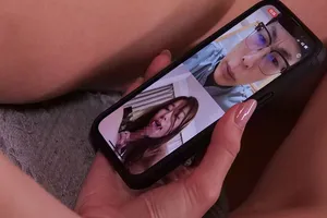 để trả đủa người chồng vụng trộm, bà xã đụ với người khác rồi gọi video cho chồng